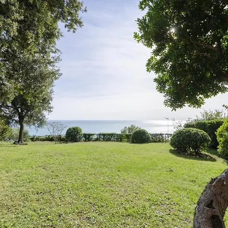 Altido Superb With View&garden In Arenzano, 10 Sleeps